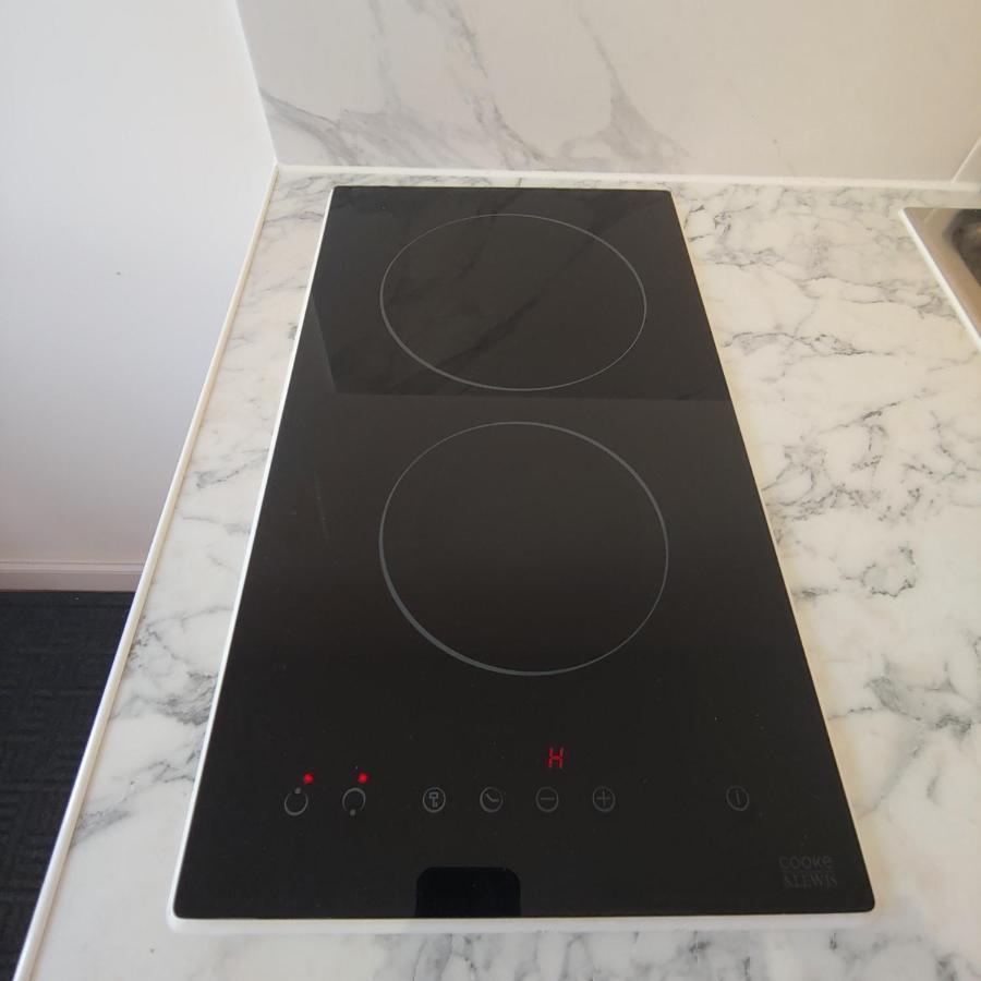 Self Contained, Double Bed Studio, Private Kitchen, Private Bath, Walking Distance To Harry Potter Watford  Exterior foto